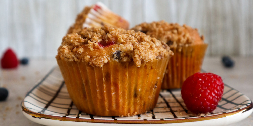 Amazing Mixed Berry Muffin Recipe with Crumb Topping